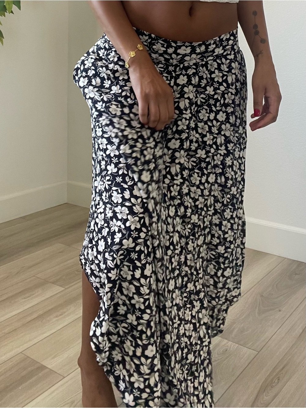 Black & Cream Floral Maxi Skirt 🌼🖤